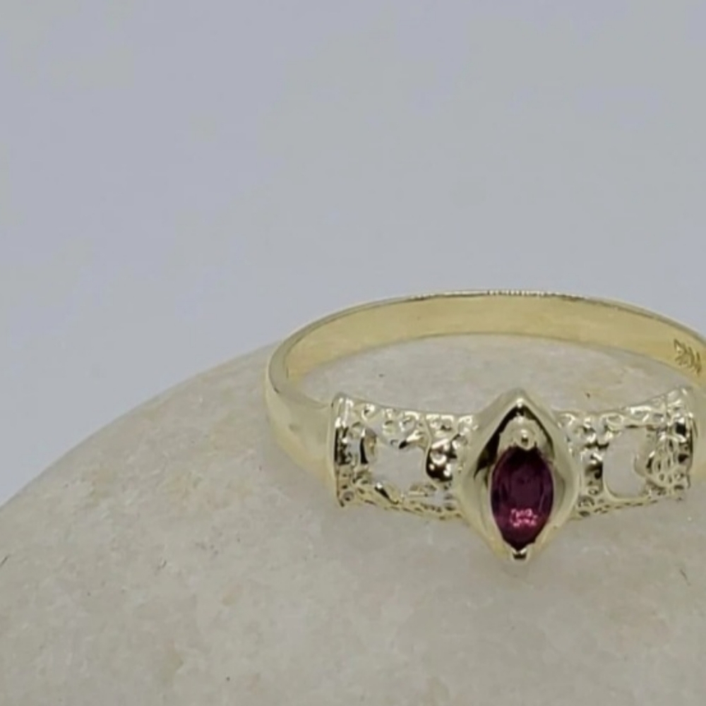 14k Yellow Gold Ring With Ruby Stone, Shapes Of T… - image 2